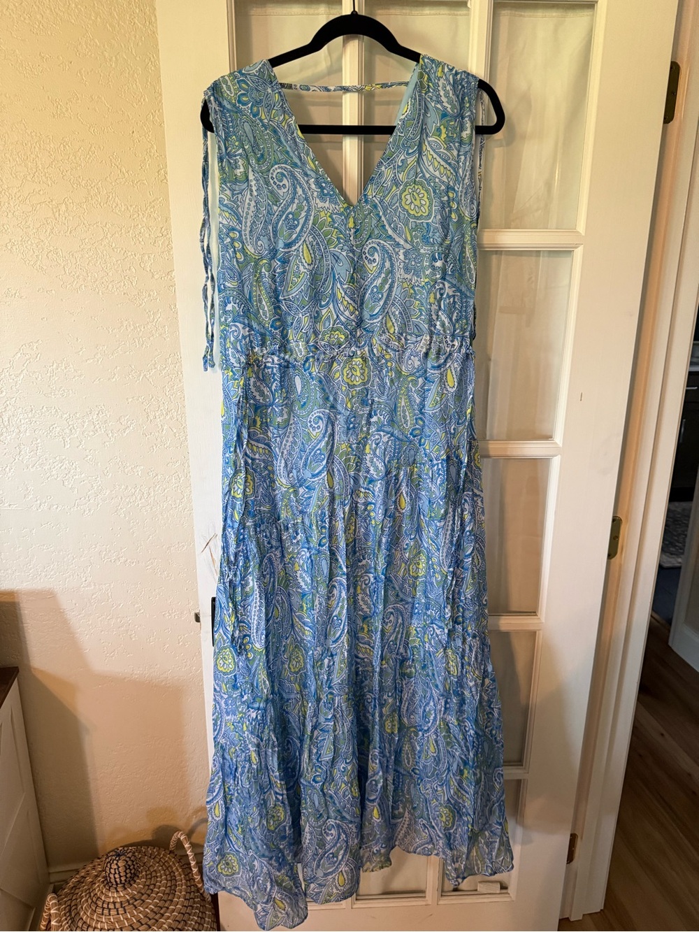Vince Camuto Blue Paisley V-Neck Sleeveless Maxi Dress with Green Accents